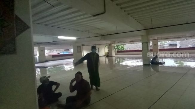 Masjid Assyifa RS Harapan Kita, lokasi korban pencurian yang tasnya digasak maling. (Suara.com/Arga)