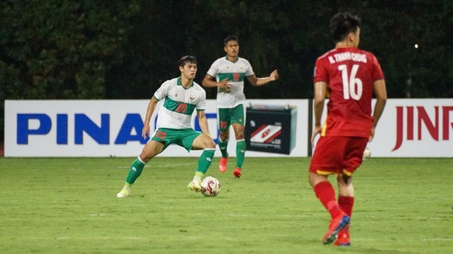 Aksi Alfeandra Dewangga saat laga Indonesia vs Vietnam di Piala AFF 2020. (Dok. PSSI)