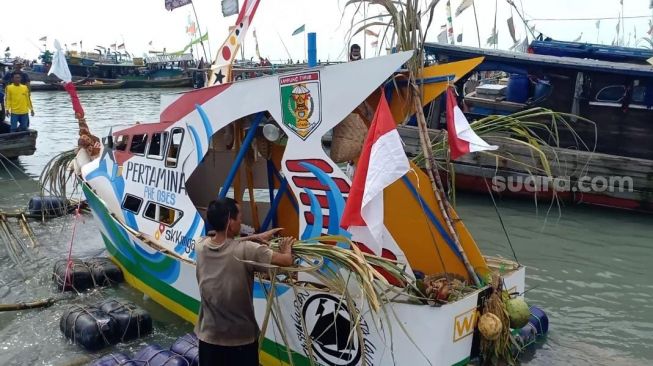 2 Tahun Hilang, Nelayan Pesisir Labuhan Maringgai Lampung Timur Kembali Larung Sesajen