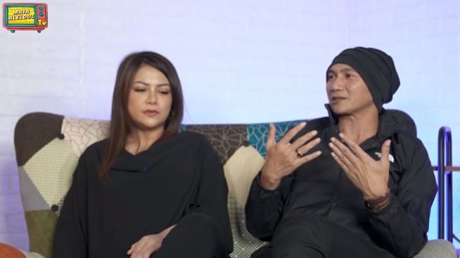 Penyanyi Anji dan istri, Wina Natalia [YouTube: Maia AlElDul TV]