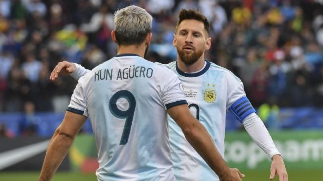 Menyentuh, Tulisan Lionel Messi untuk Sergio Aguero yang Terpaksa Pensiun