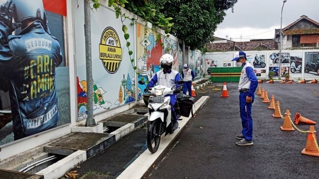 Gandeng Gizindo Yogyakarta, Astra Motor Bagikan Skill Berkendara dengan Kurir Susu Murni