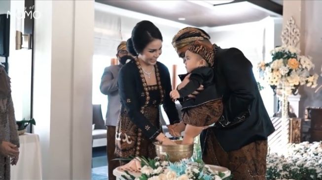 8 Potret Tedak Siten Anak Momo Geisha, Intim dan Mewah!