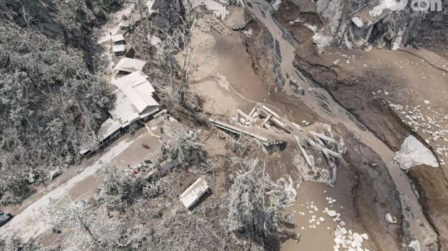 Hampir Sebulan, Jenazah Bapak-Anak Korban Erupsi Gunung Semeru Baru Ditemukan Dalam Truk