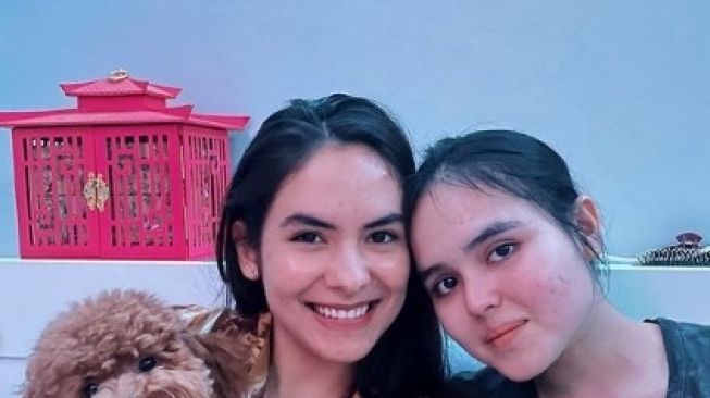 Bikin Nyesek, 7 Potret Kenangan Manis Steffi Zamora dengan Laura Anna