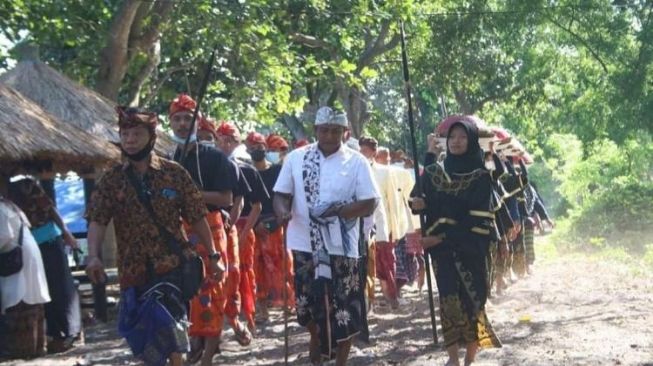 Ritual Adat Empas Menanga, Warisan Turun Temurun di Lombok Utara