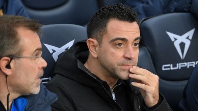 Barcelona coach Xavi Hernandez watches his team compete in La Liga against Real Betis at Camp Nou on December 4, 2021. [AFP]