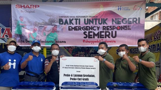 Sharp Siapkan Mesin Cuci dan Air Purifier bagi Warga Pengungsi Semeru