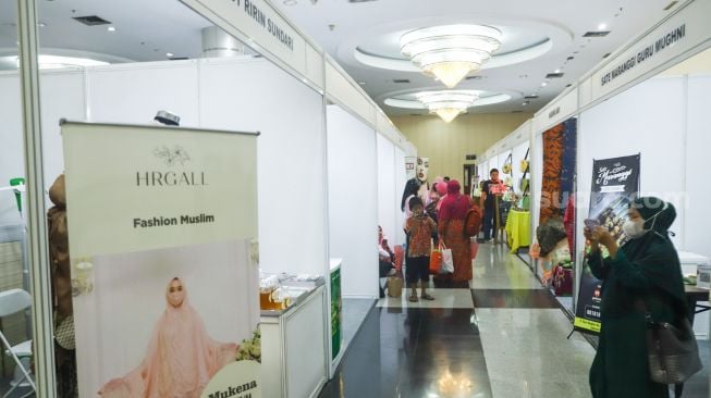 Suasana acara Muslima Festival 2021 di Smesco Indonesia, Jakarta Selatan, Sabtu (18/12/2021). [Suara.com/Alfian Winanto]