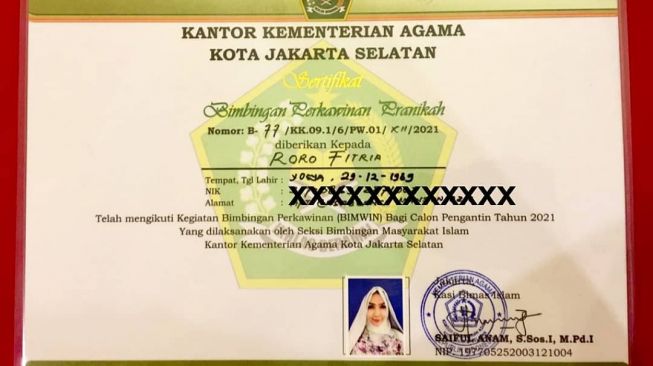 Roro Fitria pamer sertifikat bimbingan pernikahan [Instagram]