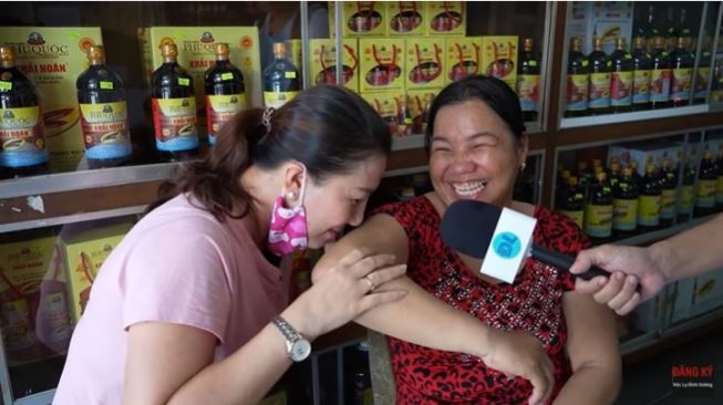 Wanita Vietnam Bisa Hasilkan Parfum Alami dari Tubuh (youtube.com/Doc La Binh Duong)