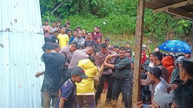 Longsor Terjang Rumah Warga Nias, Seorang Tewas dan 3 Luka-luka