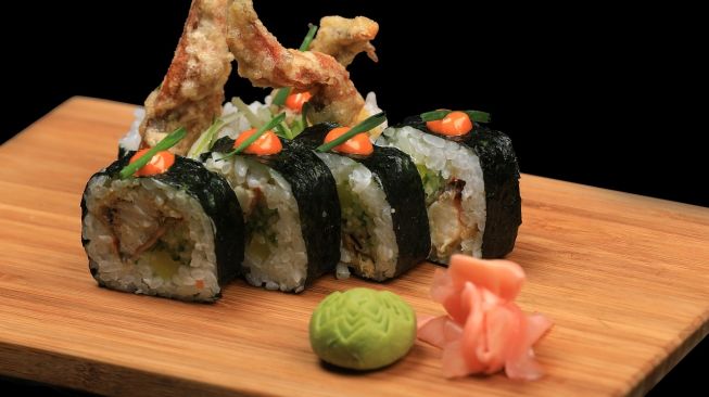 Ilustrasi sushi yang disajikan bersama wasabi (Pixabay/sfbistrodubai)