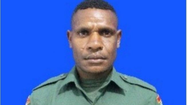 Seragam Ditemukan di Semak-semak, Prajurit TNI di Papua yang Kabur Bawa Senpi Masih Dicari