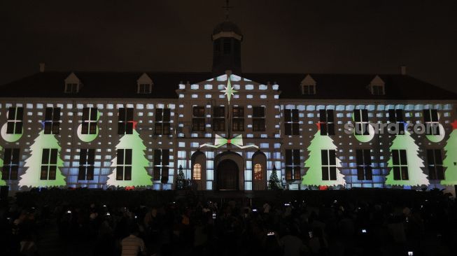 Menyaksikan Keindahan Video Mapping Bernuansa Natal di Museum Fatahillah