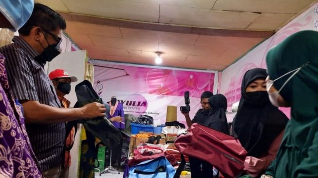 Warga Bontang Baru Rintis Bisnis Tas Sekolah, Target Pasar Hingga Luar Kota Taman