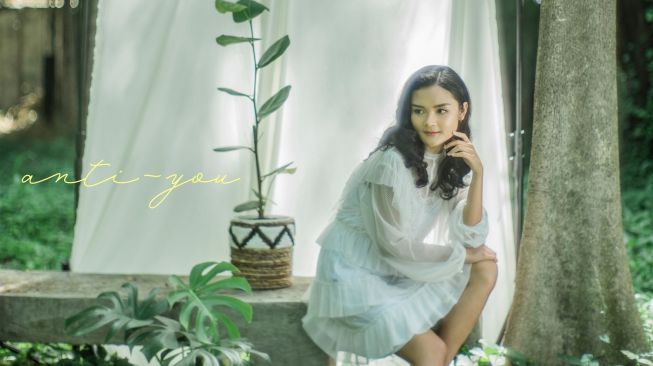 Janina Resmi Luncurkan Lagu Anti-You, Liriknya Penuh Makna