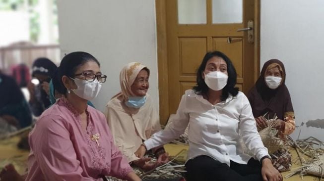 Temui Perajin Anyaman Daun Pandan di Bantul, Menteri PPPA: Kerajinan Ini Tidak Boleh Punah