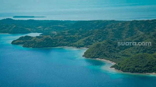 Andi Sudirman Lihat Kondisi Pengungsi di Pulau Bonerate Selayar
