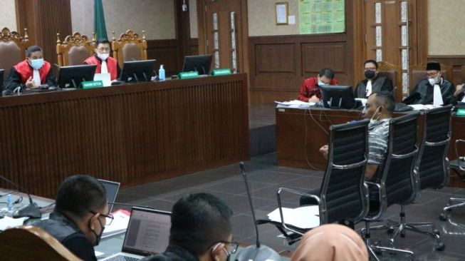 Terungkap! Duit Suap Azis Syamsuddin Dipakai Buat Nyawer Dan Sosialisasi Cawalkot Ternate