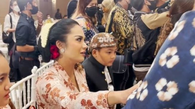 Krisdayanti dan Nagita Slavina. (Youtube/RANSEntertainment)