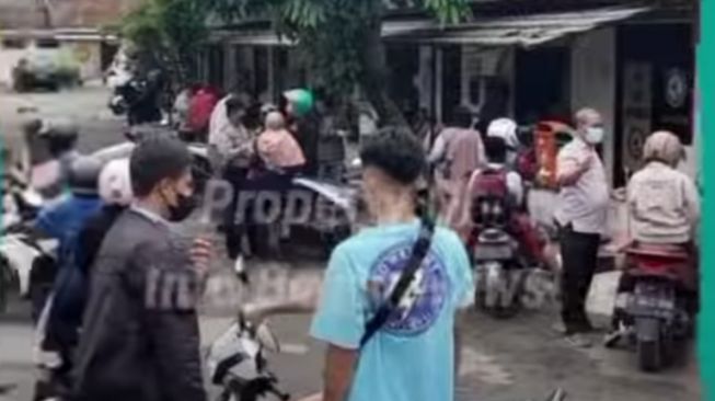 Razia vaksin di ruas jalan Citeureup Bogor, Senin (20/12/2021).[Tangkapan layar]