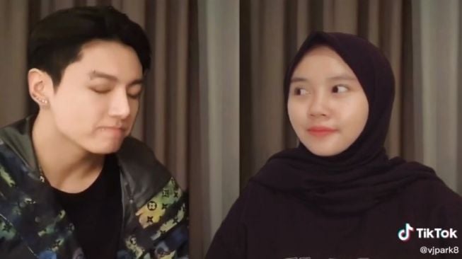 Perempuan Berhijab Bikin Video 'Bareng' Jungkook BTS, Warganet: Sungkem Suhu Ampun