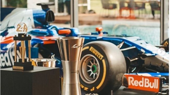 Wow! Diberi Kado Natal Mobil Formula 1, Pembalap Indonesia Ini Bikin Warganet Iri