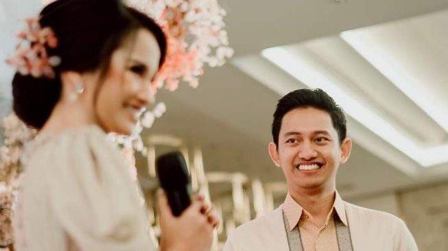 momen tunangan Belva Devara dan Sabrina Anggraini. [Instagram/belvadevara]