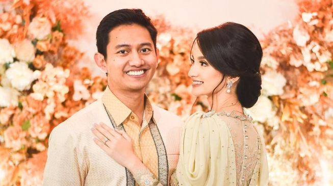 momen tunangan Belva Devara dan Sabrina Anggraini. [Instagram/belvadevara]