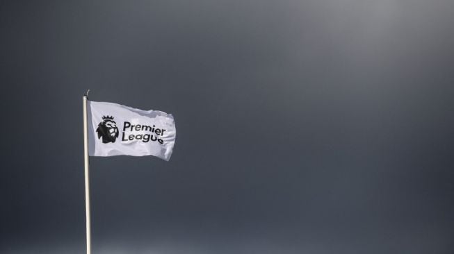 Bendera dengan logo Liga Premier, juga dikenal sebagai Liga Inggris. [MICHAEL REGAN / POOL / AFP]