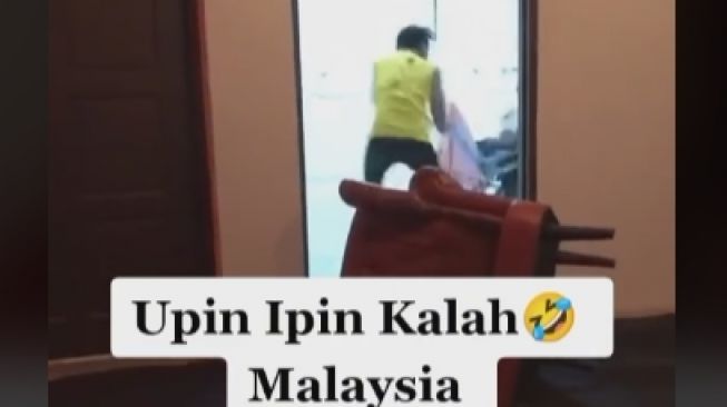 Viral Pria Berbaju Kuning Diduga Fans Malaysia Mengamuk, Netizen: Itu Video Lawas