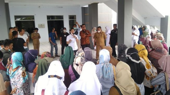 Ratusan Nakes Geruduk Kantor DPRD, Ini yang Dituntut