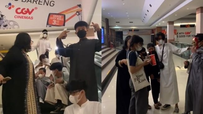 Viral Rombongan Pemuda Nonton Spiderman, Anti Mainstream Kompak Pakai Gamis