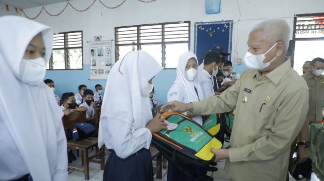 Ratusan Pelajar Kurang Mampu di Asahan Dapat Bantuan Dana Pendidikan