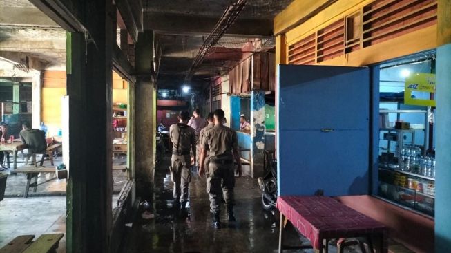 Dua Sejoli Tertangkap Mesum di Ruang Kosong Atom Center Padang, Ada Meja Beralas Tikar