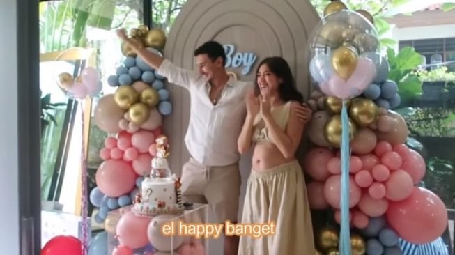 Momen Jessica Iskandar dan Vincent Verhaag bongkar jenis kelamin anaknya (YouTube.com)