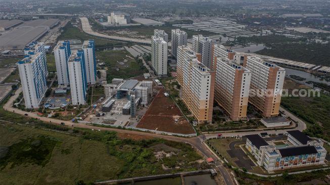 Foto udara Rumah Susun Nagrak di Cilincing, Jakarta, Senin (20/12/2021). [Suara.com/Angga Budhiyanto]