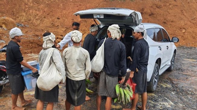 Viral Kisah Dokter Operasi Pasien di Suku Baduy Dalam, Dibayar Pakai Hasil Kebun