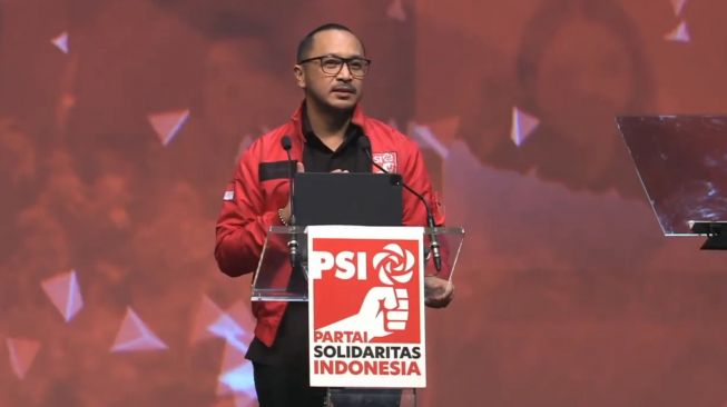 Ketua Umum Partai Solidaritas Indonesia (PSI) Giring Ganesha dalam acara puncak HUT ke-7 PSI dari siaran langsung Youtube PSI, Rabu (22/12/2021). [Suara.com/Ummi Hadyah]