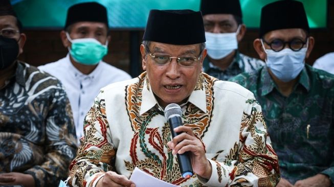 Calon Ketua Umum Pengurus Besar Nahdlatul Ulama (PBNU) Said Aqil Siraj memberikan keterangan pers di Jakarta, Rabu (8/12/2021). Ketua Umum PBNU petahana, Said Aqil Siraj mengumumkan kesediaannya untuk maju sebagai calon Ketua Umum PBNU periode 2021-2026 di Muktamar ke-34 NU, Lampung. ANTARA FOTO/Rivan Awal Lingga