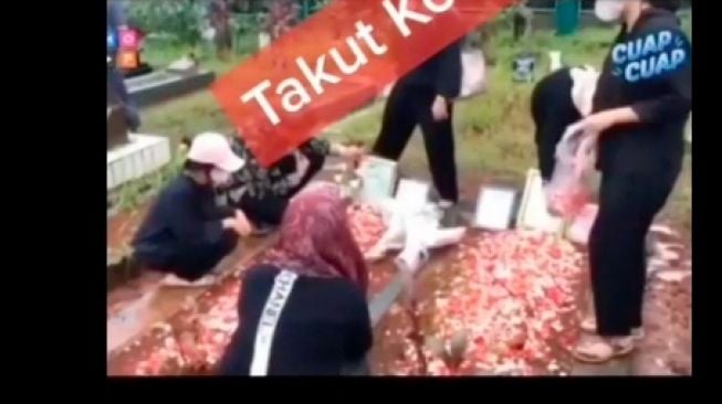 Keluarga Doddy Injak-injak Makam saat Ziarah, H Faisal yang Rela Becek