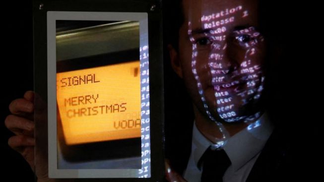 SMS ucapan "Merry Christmas" pertama di dunia terjual Rp1,6 miliar. (REUTERS/CHRISTIAN HARTMANN)