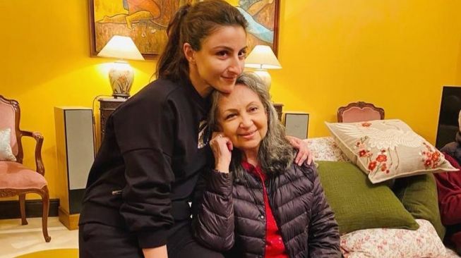 Sharmila Tagore bersama putrinya, Soha Ali Khan. [Instagram]