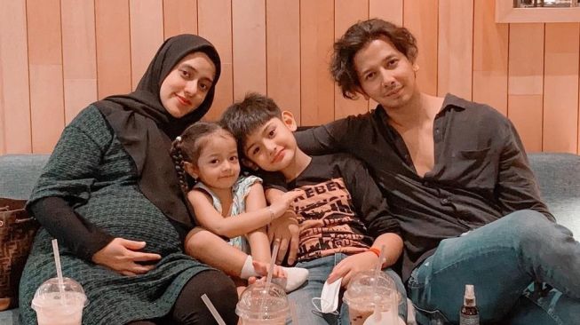 Potret Fairuz A Rafiq Hamil Hingga Melahirkan. (Instagram/@fairuzarafiq)