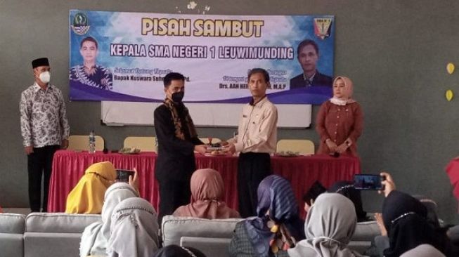 SMAN 1 Leuwimunding Gelar Pisah Sambut Kepala Sekolah SMAN 1 Leuwimunding Gelar Pisah Sambut Kepala Sekolah
