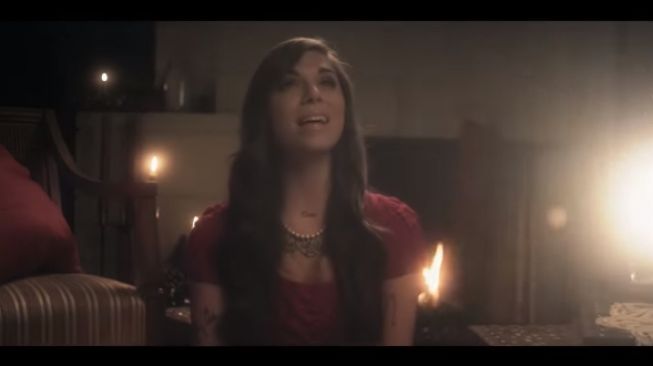 Christina Perri (YouTube.com)