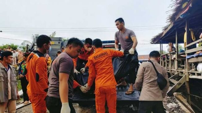 Perahu Terbalik di Sungai Sumut, 2 Tewas dan 1 Hilang