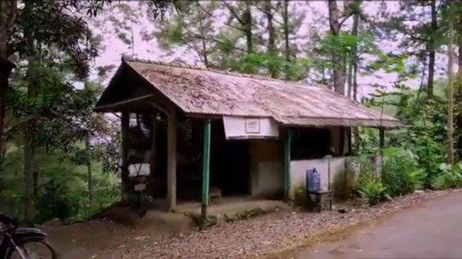 Warung di tengah hutan (youtube)