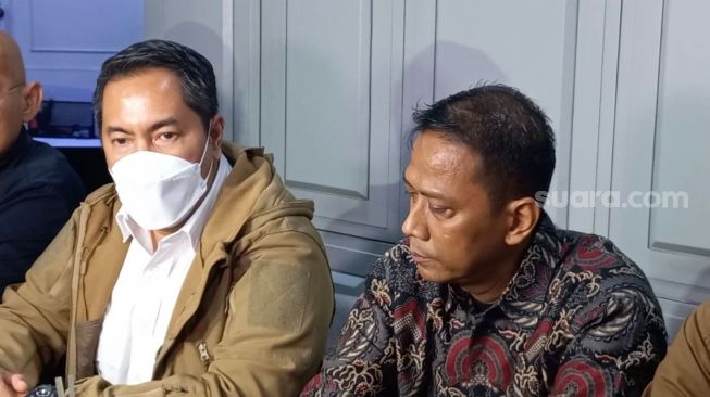 Doddy Sudrajat bersama Sunan Kalijaga ditemui di kawasan Brawijaya, Jakarta Selatan pada Kamis (23/12/2021) [Suara.com/Adiyoga Priyambodo]